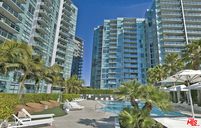 13700 Marina Pointe Drive, Marina del Rey CA: https://media.crmls.org/mediaz/20a43a48-9137-4de0-8fce-3b1d7ea9f472.jpg