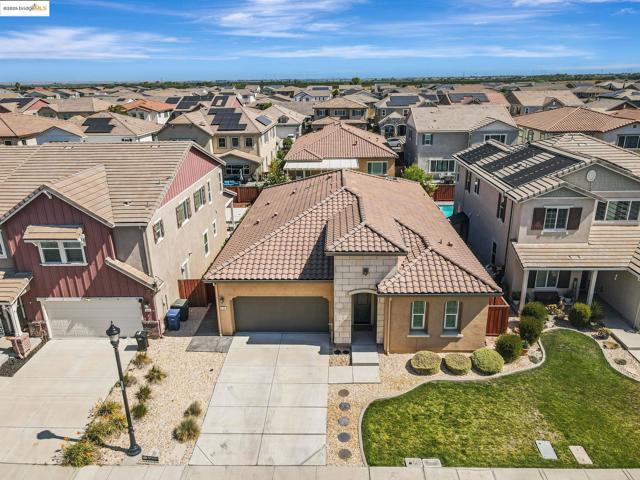 226 Wynn St, Oakley CA: https://media.crmls.org/mediaz/20a51a77-76f2-437b-99e7-622b8df8a838.jpg