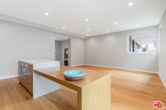1729 S Barrington Avenue, Los Angeles CA: https://media.crmls.org/mediaz/20a5c865-6f47-4371-86e6-bdf04b8fc27c.jpg