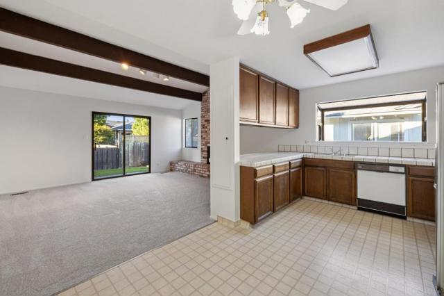 754 Vasques Drive, Half Moon Bay CA: https://media.crmls.org/mediaz/20a660e3-ca72-4cda-97fd-f9265faa08ba.jpg