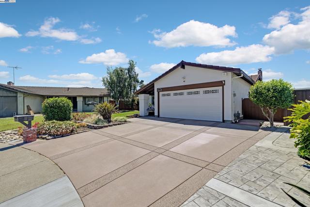 2611 Quail Ct., Union City CA: https://media.crmls.org/mediaz/20a75346-4491-43af-9d30-6856bc876cec.jpg