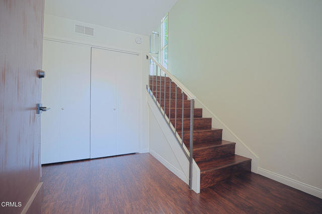 Detail Gallery Image 2 of 14 For 942 Woodlawn Dr, Thousand Oaks,  CA 91360 - 3 Beds | 2 Baths