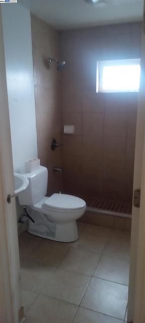 1059 Santa Clara Ave, Alameda CA: https://media.crmls.org/mediaz/20a81820-094a-4df7-8197-c451b8ae2e16.jpg