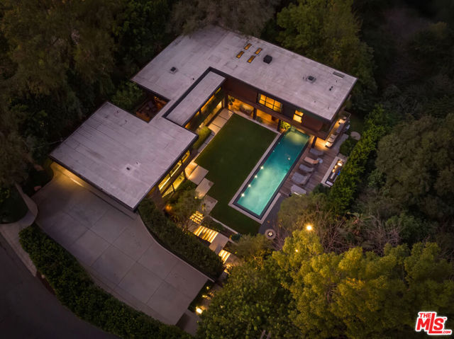9551 Oak Pass Road, Beverly Hills CA: https://media.crmls.org/mediaz/20a87ba1-54c8-453f-bda6-6b1298acc06f.jpg