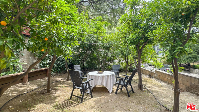 752 Country Club Drive, Burbank CA: https://media.crmls.org/mediaz/20a89e4b-d664-48e3-a4ff-d3e4149adb31.jpg