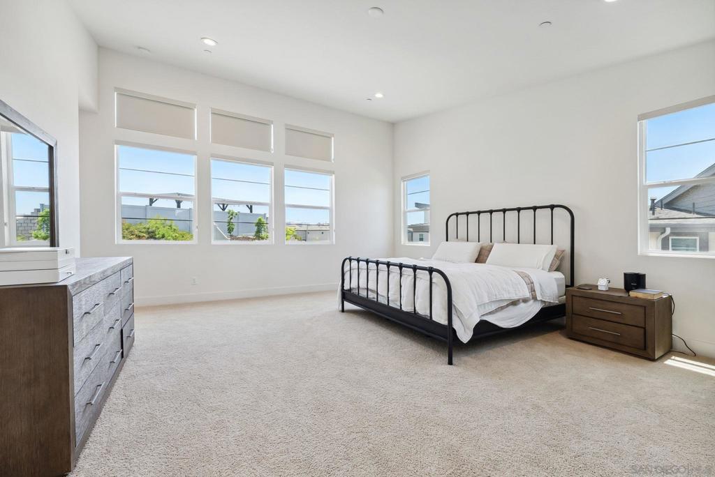 MLS #250035606SD img 36