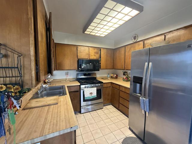 39182 Daily Road, Fallbrook CA: https://media.crmls.org/mediaz/20a92e1f-34b1-4f99-b0bf-cb5138d7f390.jpg