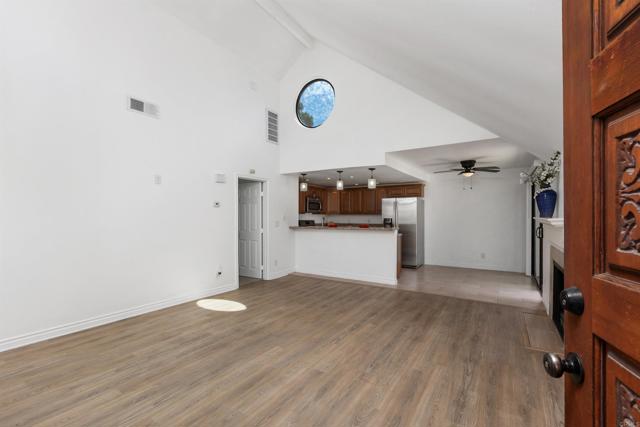 Detail Gallery Image 6 of 42 For 333 Melrose Dr. #F,  Vista,  CA 92083 - 1 Beds | 1 Baths