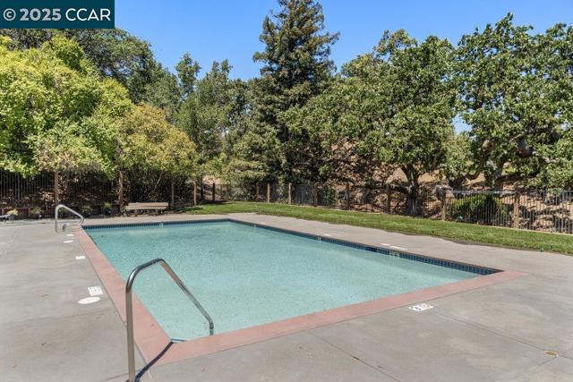 955 Camino Verde Cir, Walnut Creek CA: https://media.crmls.org/mediaz/20a96f22-a782-4dea-9bf1-519378ab7bb4.jpg