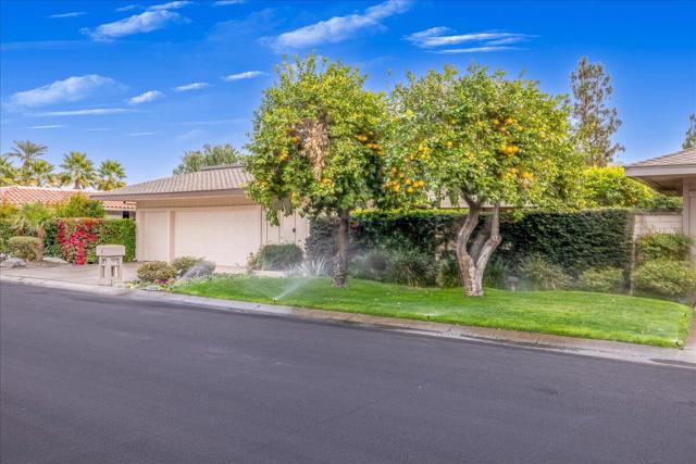 19 Colgate Drive, Rancho Mirage CA: https://media.crmls.org/mediaz/20aa7246-902c-42c1-a54c-6a4ca0c1de8e.jpg