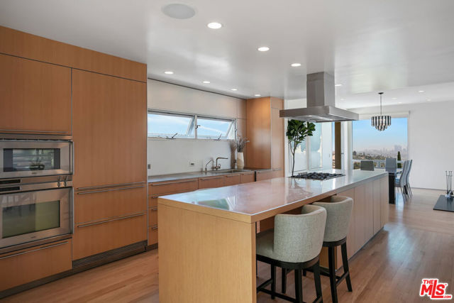 2742 Creston Drive, Los Angeles CA: https://media.crmls.org/mediaz/20aafd3c-1948-4276-93d7-b12281e3d6e4.jpg