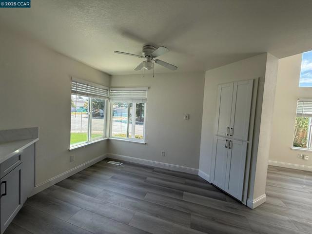 797 Orinda Ct, Fairfield CA: https://media.crmls.org/mediaz/20ab6fd2-d8fb-4d22-9a61-999dc065595d.jpg