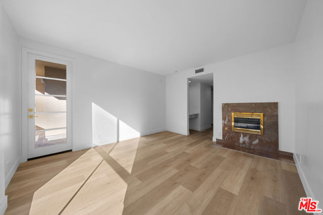 235 S Tower Drive, Beverly Hills CA: https://media.crmls.org/mediaz/20abda9e-8ae5-42fe-ae39-19df48f47b9e.jpg