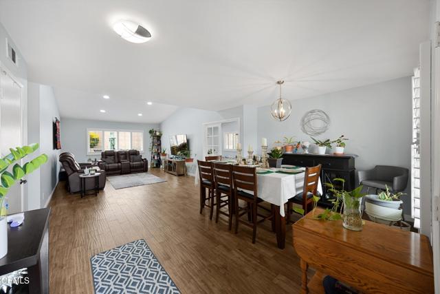 2452 N Teakwood Avenue, Rialto CA: https://media.crmls.org/mediaz/20abe2bd-8e1b-42f7-b3d8-95483f01acea.jpg