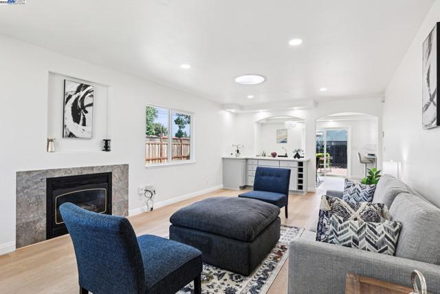 36302 Frobisher Dr, Fremont CA: https://media.crmls.org/mediaz/20abe3b0-cf15-4515-9988-ce6e4b5bd5e8.jpg