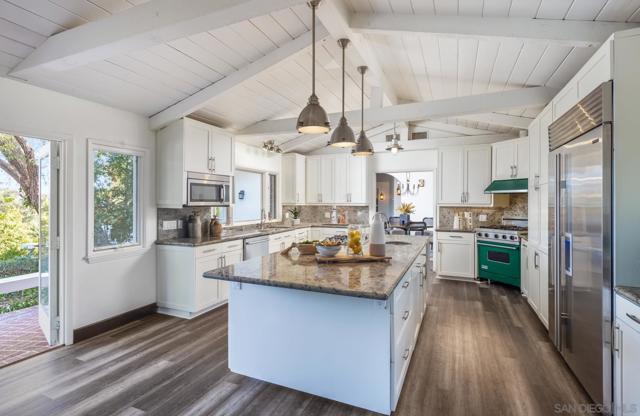 5333 Los Mirlitos, Rancho Santa Fe CA: https://media.crmls.org/mediaz/20abf9cb-f2f3-4817-96dc-9a4f0fa5608a.jpg