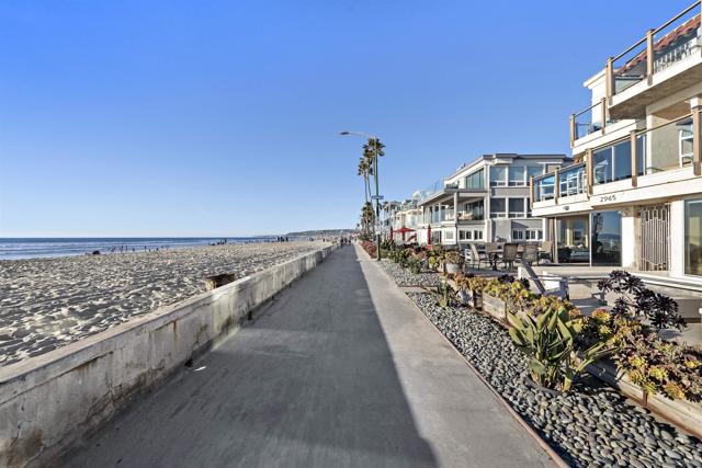 2965 Ocean Front Walk, San Diego CA: https://media.crmls.org/mediaz/20ac0e4a-e1e5-4be6-a698-66ee7bdb5995.jpg