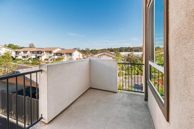 Detail Gallery Image 18 of 34 For 953 Radcliffe Trl, Vista,  CA 92081 - 2 Beds | 2 Baths