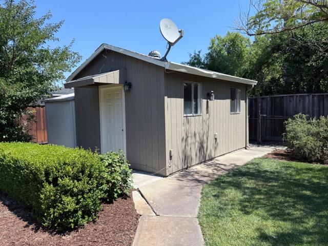 1054 Dale Place, Concord CA: https://media.crmls.org/mediaz/20ad72c7-ab4e-4af7-a304-7387947e7b06.jpg