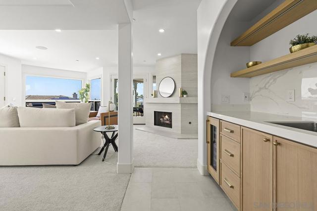 1099 1st St, Coronado CA: https://media.crmls.org/mediaz/20ad7f65-689f-4360-b543-4c2f7db1880a.jpg