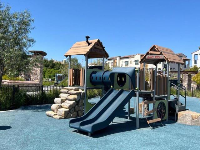 2774 Ferrara Circle, San Jose CA: https://media.crmls.org/mediaz/20adf1b9-e012-48f3-8c1d-1281b96304b4.jpg