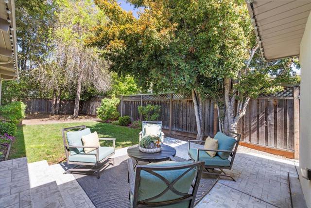 907 Christopher Way, Menlo Park CA: https://media.crmls.org/mediaz/20ae1e74-cd2a-4b4a-858b-0152716b69c0.jpg