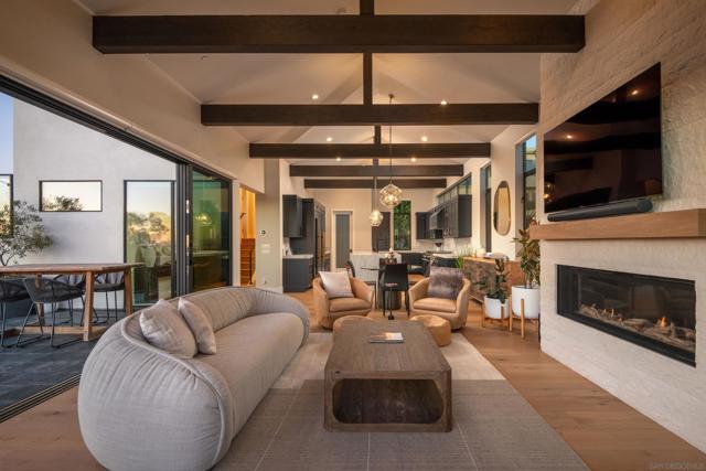 12994 Via Esperia, Del Mar CA: https://media.crmls.org/mediaz/20aea92d-dcdb-42aa-b425-a1b36dbace59.jpg