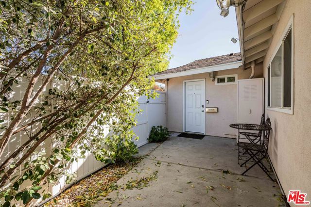 19753 Jeffrey Place, Woodland Hills CA: https://media.crmls.org/mediaz/20af15b9-bda0-4fb3-84bf-3ca8b0bf2d22.jpg