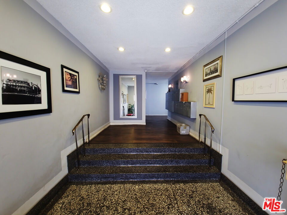 425 S Kenmore Avenue #313