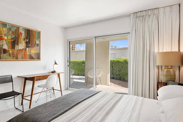 1881 S Araby Drive, Palm Springs CA: https://media.crmls.org/mediaz/20af5dc9-3d89-485c-9e7c-bf903e1994cc.jpg