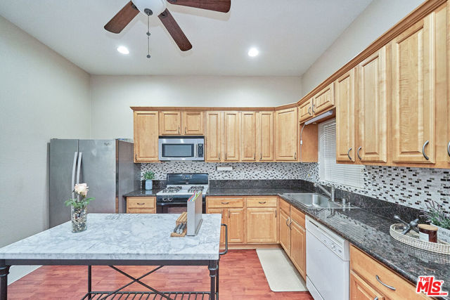 1224 Dewey Avenue, Los Angeles CA: https://media.crmls.org/mediaz/20af7bfd-ecea-4fca-8af0-c927160e6a07.jpg