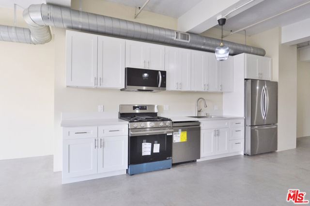 849 S Broadway, Los Angeles CA: https://media.crmls.org/mediaz/20af80ff-d991-491a-ace7-4ae1794a5a2d.jpg