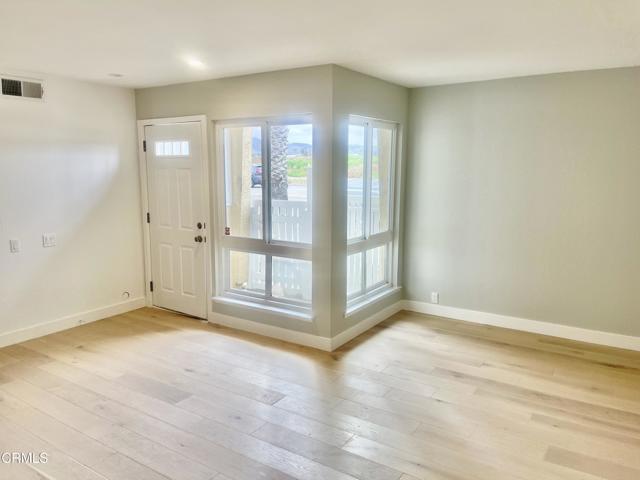 3077 Harbor Boulevard, Ventura CA: https://media.crmls.org/mediaz/20afa92f-6b06-4de8-a7cf-505bea46af87.jpg