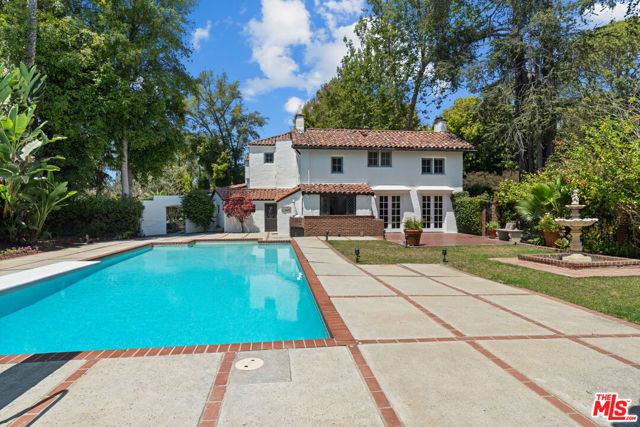 808 Woodacres Road, Santa Monica CA: https://media.crmls.org/mediaz/20b0198d-cb35-4d89-9523-3778650cae5e.jpg