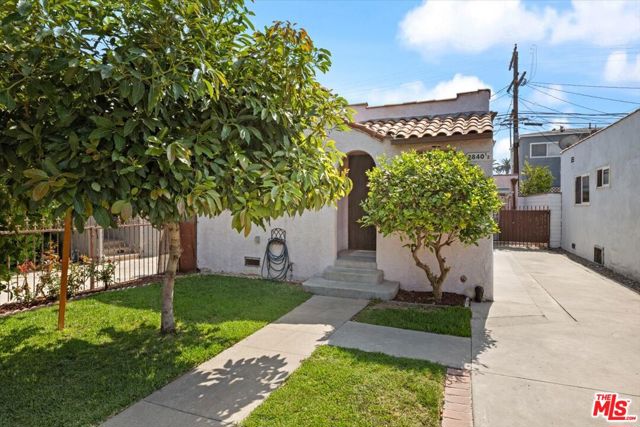 2840 S Mansfield Avenue, Los Angeles CA: https://media.crmls.org/mediaz/20b086bf-143c-4013-98e9-30a9a6464a53.jpg