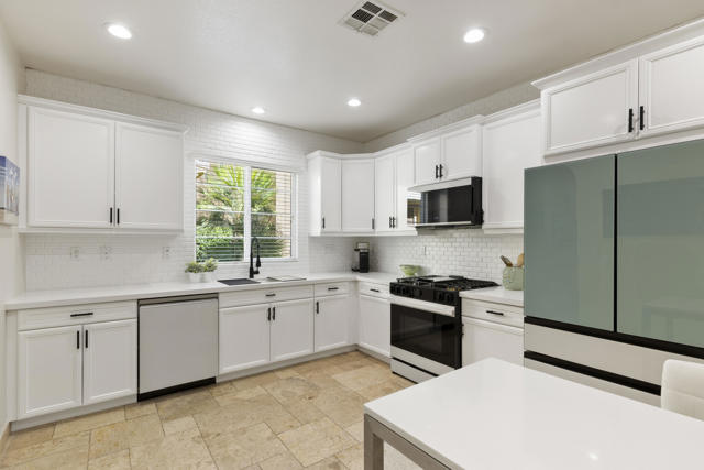 436 Via De La Paz, Palm Desert CA: https://media.crmls.org/mediaz/20b087b8-d2d5-4c84-a70b-c4c1af5f71c1.jpg