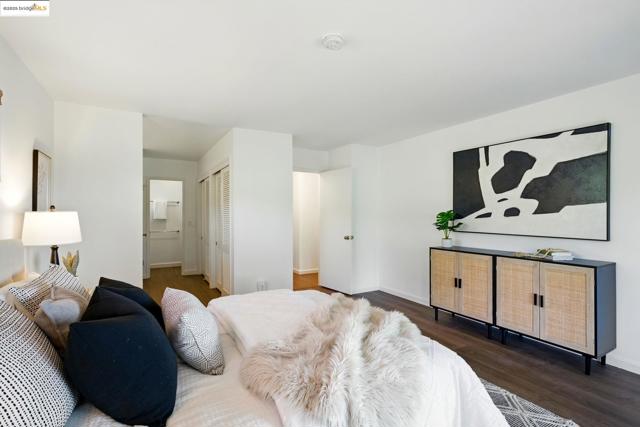 7927 Phaeton Dr, Oakland CA: https://media.crmls.org/mediaz/20b0a593-c4b9-4d78-a08e-4d6e2fc65ff5.jpg