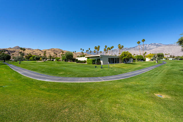 74 Lakeview Drive, Palm Springs CA: https://media.crmls.org/mediaz/20b0c2af-8537-4bb9-8852-97375bc9b897.jpg