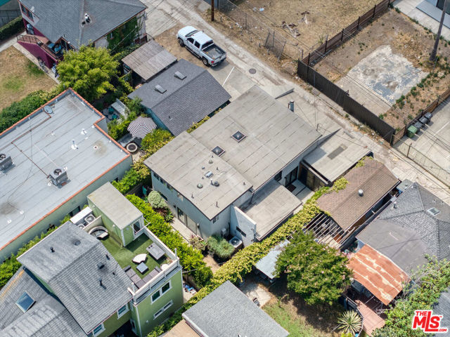 519 1/2 San Juan Avenue, Venice CA: https://media.crmls.org/mediaz/20b0dbf1-e376-4ddb-92e0-3d691ed80271.jpg
