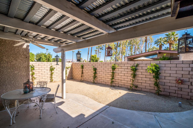74042 Catalina Way, Palm Desert CA: https://media.crmls.org/mediaz/20b1b49c-7fd5-461a-b2f6-cae0d86e0e2a.jpg