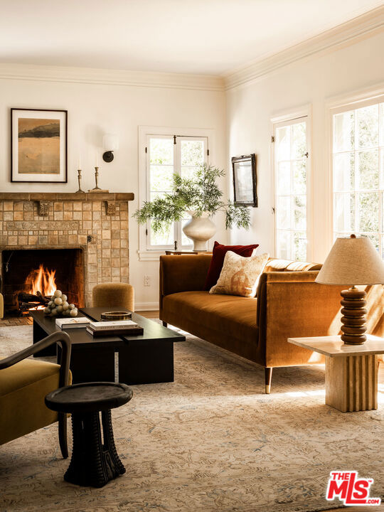 131 S Arden Boulevard, Los Angeles CA: https://media.crmls.org/mediaz/20b23341-9d19-497a-b109-f49c1921b24c.jpg