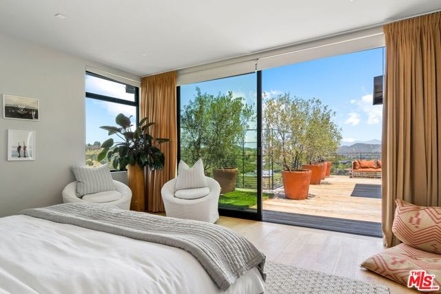 1030 Somera Road, Los Angeles CA: https://media.crmls.org/mediaz/20b244f9-ae0d-496a-9ee3-5ae7101a31f5.jpg