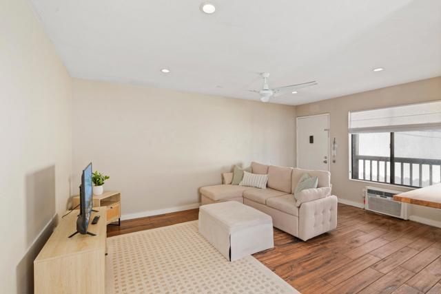 4521 Hawley Blvd, San Diego CA: https://media.crmls.org/mediaz/20b2bdad-ec58-4c12-9a71-a217246b40ec.jpg