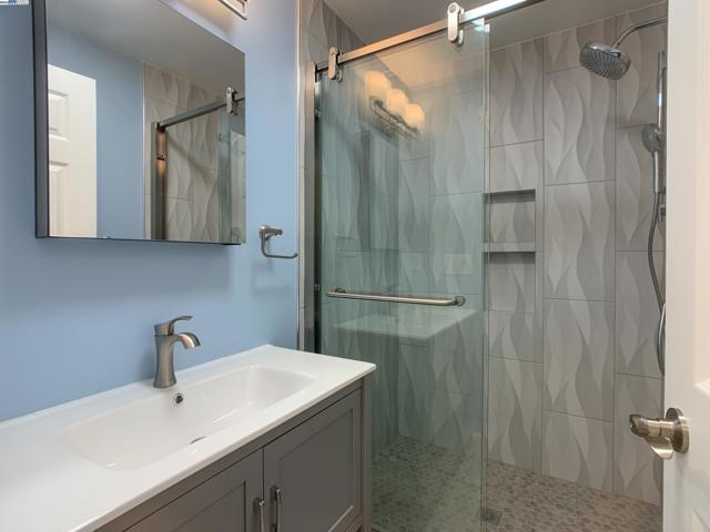 532 Heathcliff Dr, Pacifica CA: https://media.crmls.org/mediaz/20b2f923-7134-4fe0-b737-2c35dca6366e.jpg