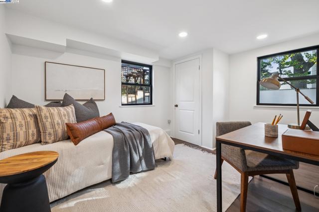 1728 Cambridge Dr, Alameda CA: https://media.crmls.org/mediaz/20b313a4-c867-4846-9402-b2ced1c8bdea.jpg