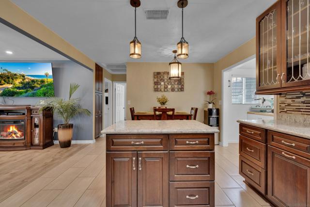 Image 11 of 58 For 44673 Holtville Avenue