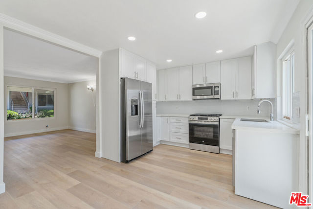 46 Eagle, Irvine CA: https://media.crmls.org/mediaz/20b33714-41b2-4f54-983e-5cfb6683a180.jpg