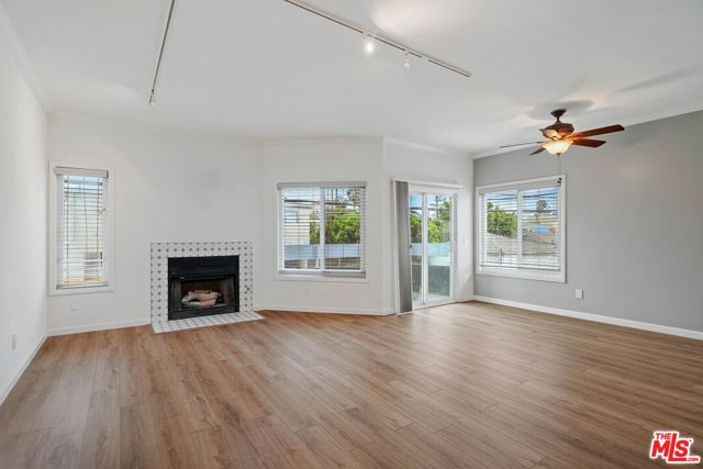 11938 Courtleigh Drive, Los Angeles CA: https://media.crmls.org/mediaz/20b35756-0099-45a1-9e97-914ceac14481.jpg