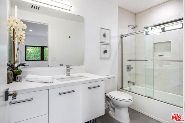 13378 Contour Drive, Sherman Oaks CA: https://media.crmls.org/mediaz/20b35cd1-0a3c-4c4b-aa2e-94c81c1bfdd5.jpg