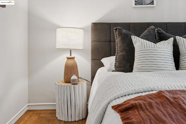 5318 Fleming Avenue, Oakland CA: https://media.crmls.org/mediaz/20b3630e-a73c-456d-9fd5-6b4eb72c2013.jpg